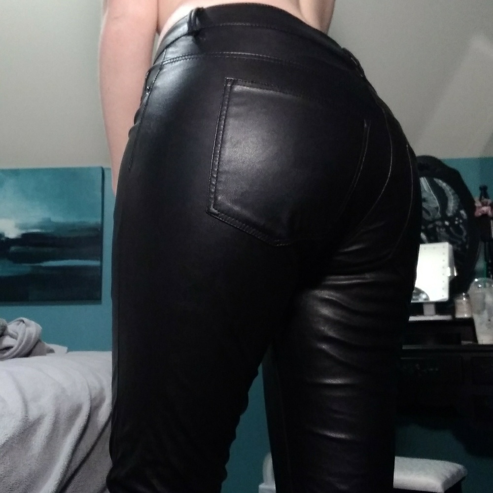 *NWT* H&M size 6 Faux leather pants